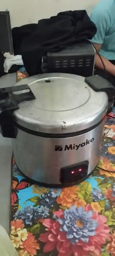 Miyako Magic Warmer Plus MCG-171, penanak dan penghangat nasi