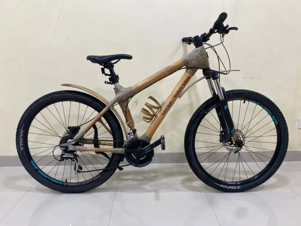 Sepeda MTB unik frame bambu merk east bali bamboo bike