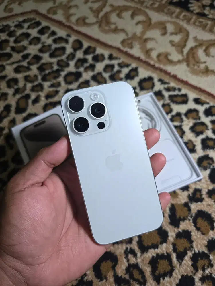 iPhone 15 Pro 128GB Inter White Titanium Bisa Semua Kartu 5G Mulus