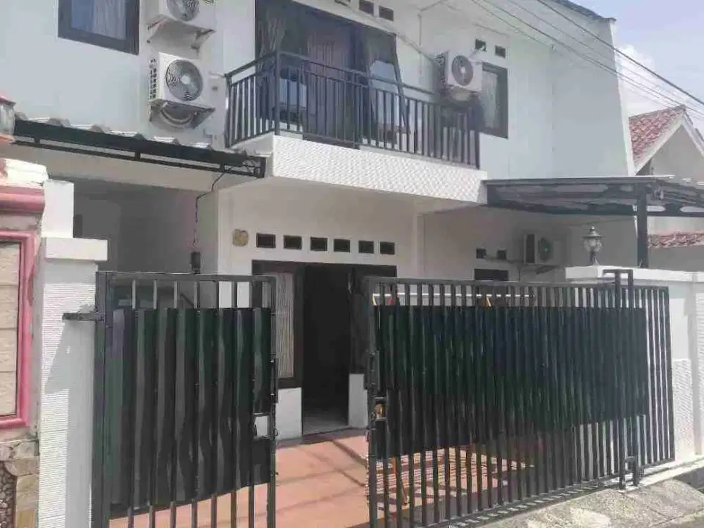 Rumah Dua Lantai di Jual di Pondok Kelapa ,Duren Sawit Jakarta Timur Cocok Untuk Kost Lokasi Strategis Tidak Banjir
