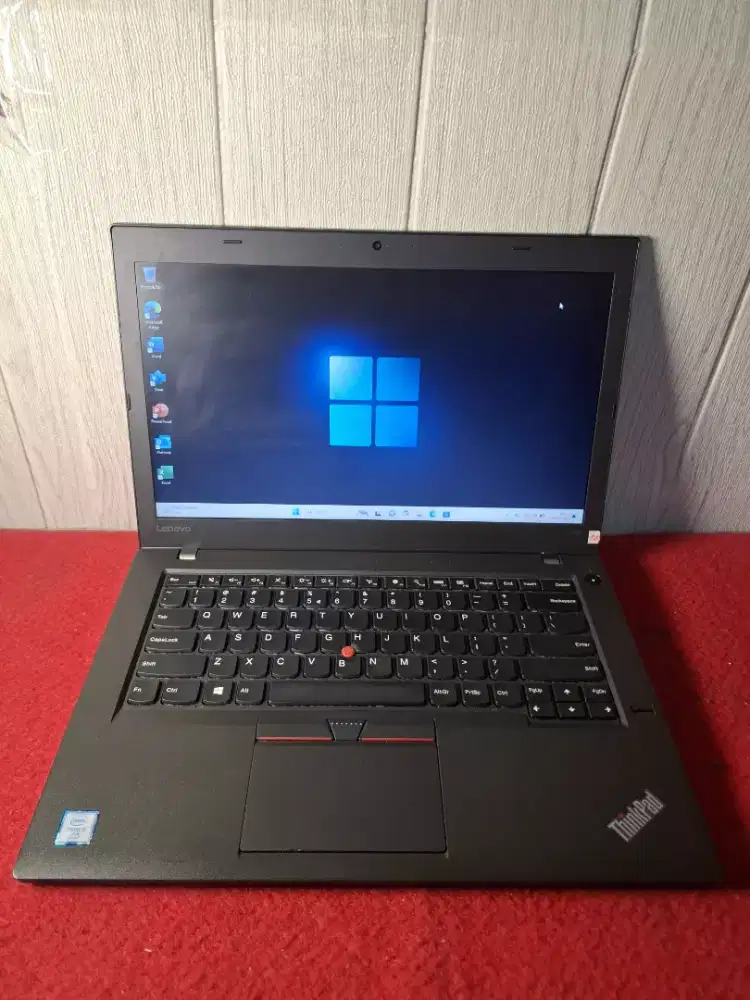 Lenovo Thinkpad T460 Core i7 Gen6 Ram8Gb Ssd128Gb Siap Pakai