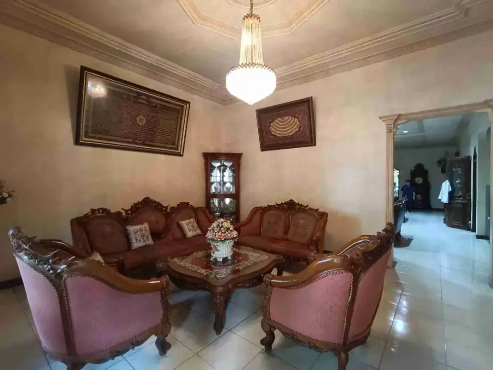 Di jual cepat rumah dan tanah yang sangat luas  di Cipondoh raya Tangerang