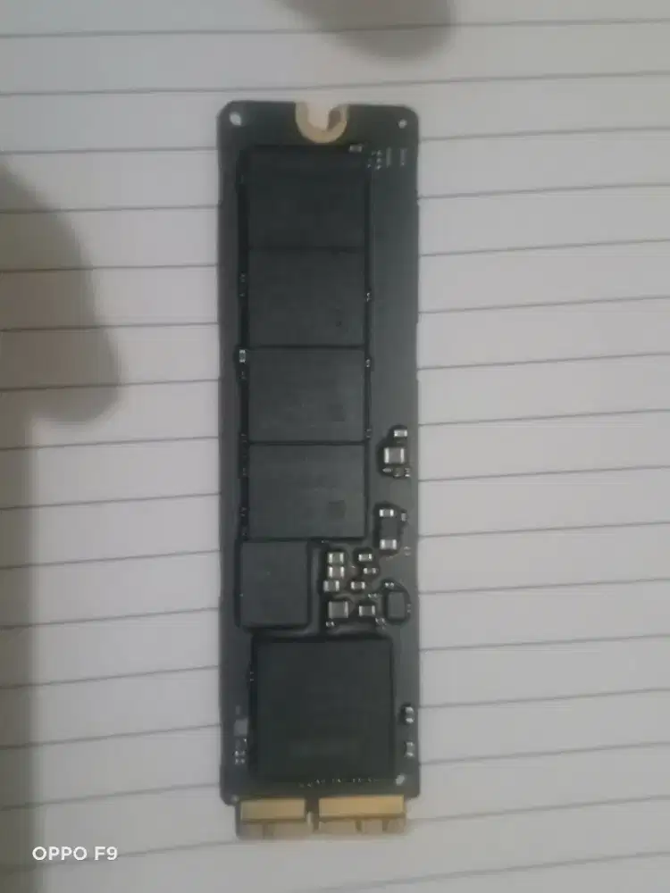 Di jual : ssd 256.gb.mrek samsung original  normal copotan mac book .