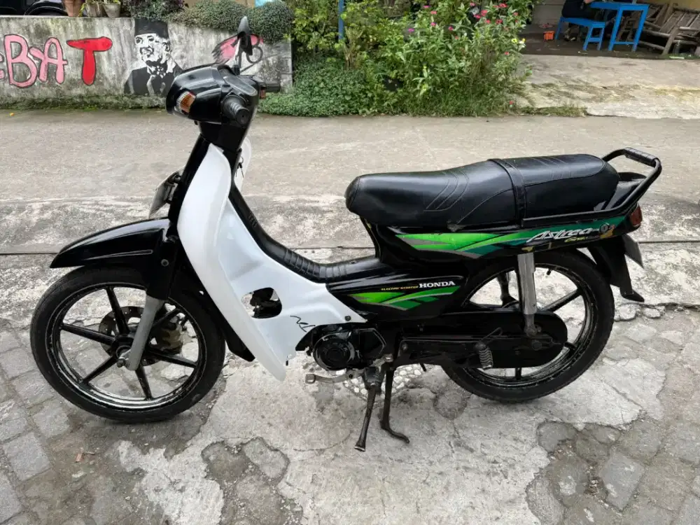 Astrea grand thn 1994 plat AB Bantul
