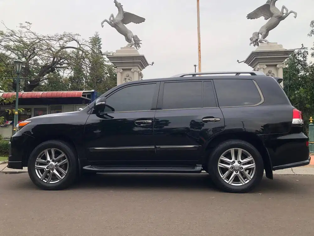 Jual cepat Lexus LX570 2013 pribadi