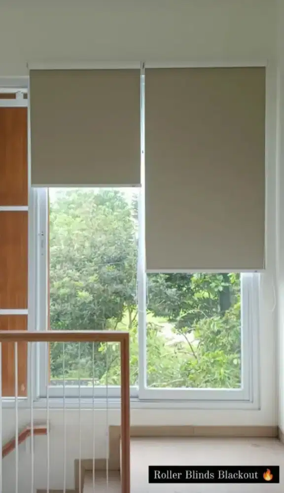 Roller blind black out