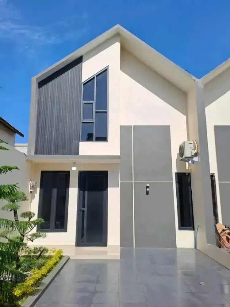 Rumah baru lokasi pinggir jalan raya sebrang Sekolah Cakra buana