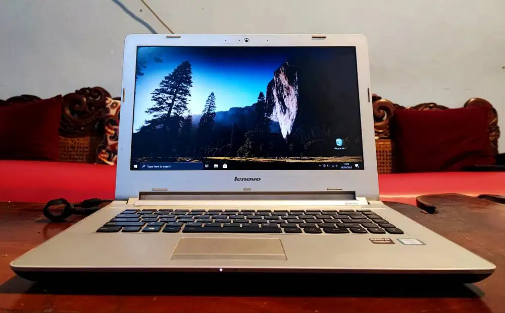 Laptop Gaming Lenovo Intel Core i7 6th VGA AMD R7 RAM 4GB SSD 256GB