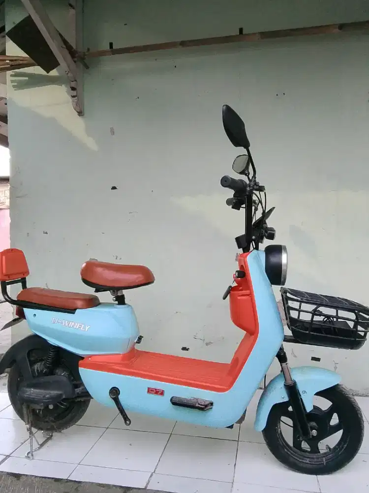 Sepeda Listrik Uwinfly D7 mulus jarang pakai