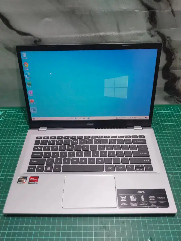 Laptop Acer Ryzen 3 7320U/8/512 GB