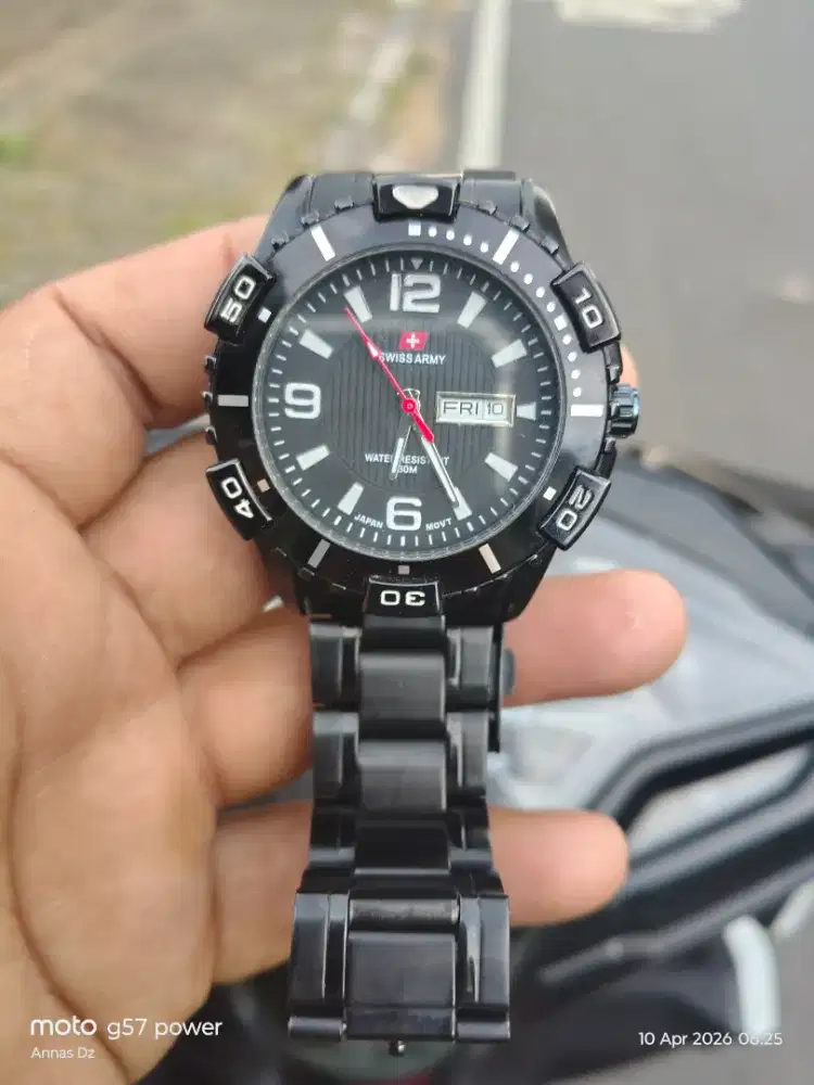 Jam swiss army msih bagus dan normal