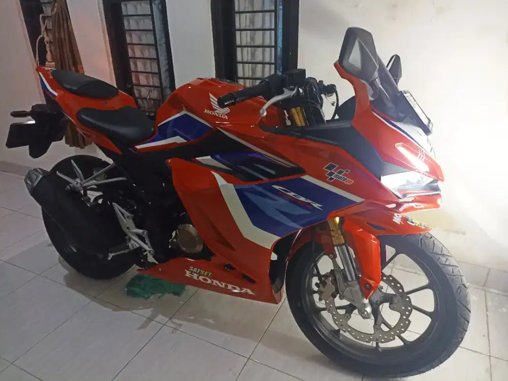 DI JUAL CBR 150 LIKE NEW