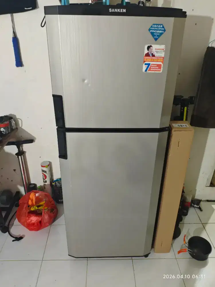 SANKEN 2 pintu kulkas lemari es