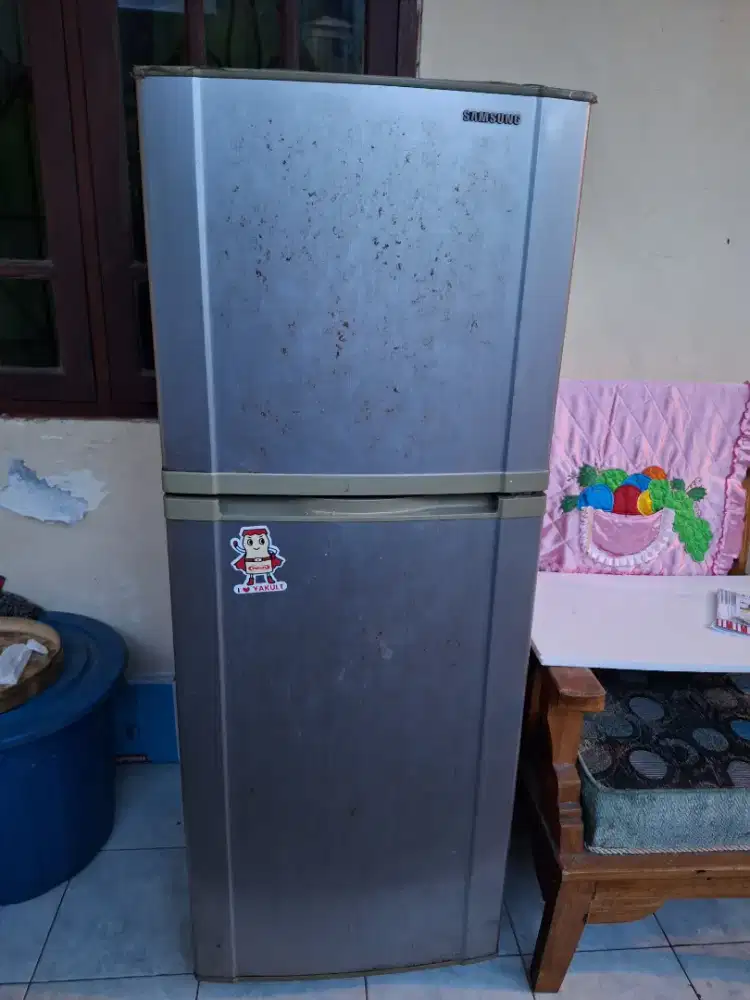 Dijual kulkas 2 pintu merk samsung