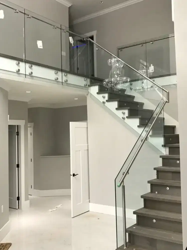 Railing Tangga Stainless Kaca Mewah