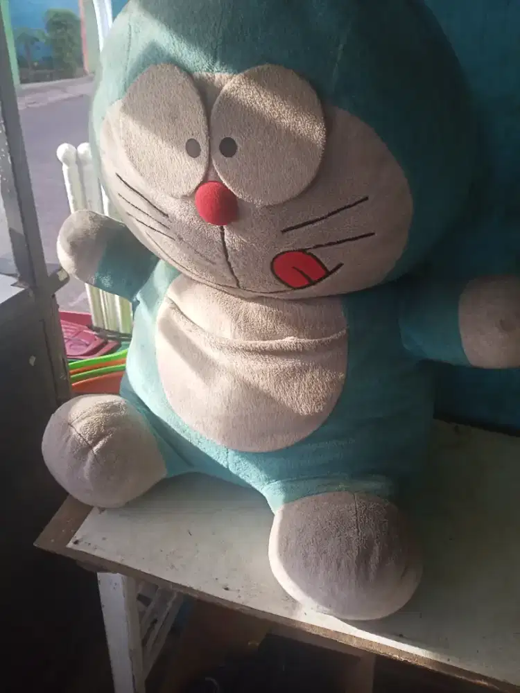 Boneka Doraemon asli lembut  2 pcs