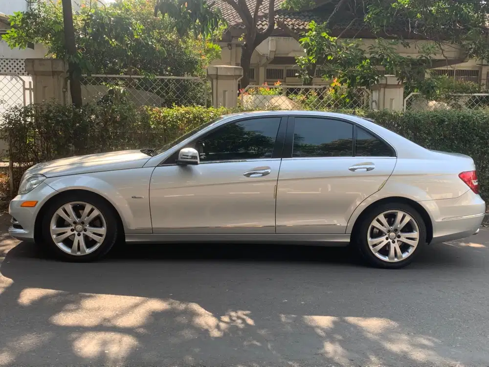 Mercedes-Benz C200 2011 Bensin