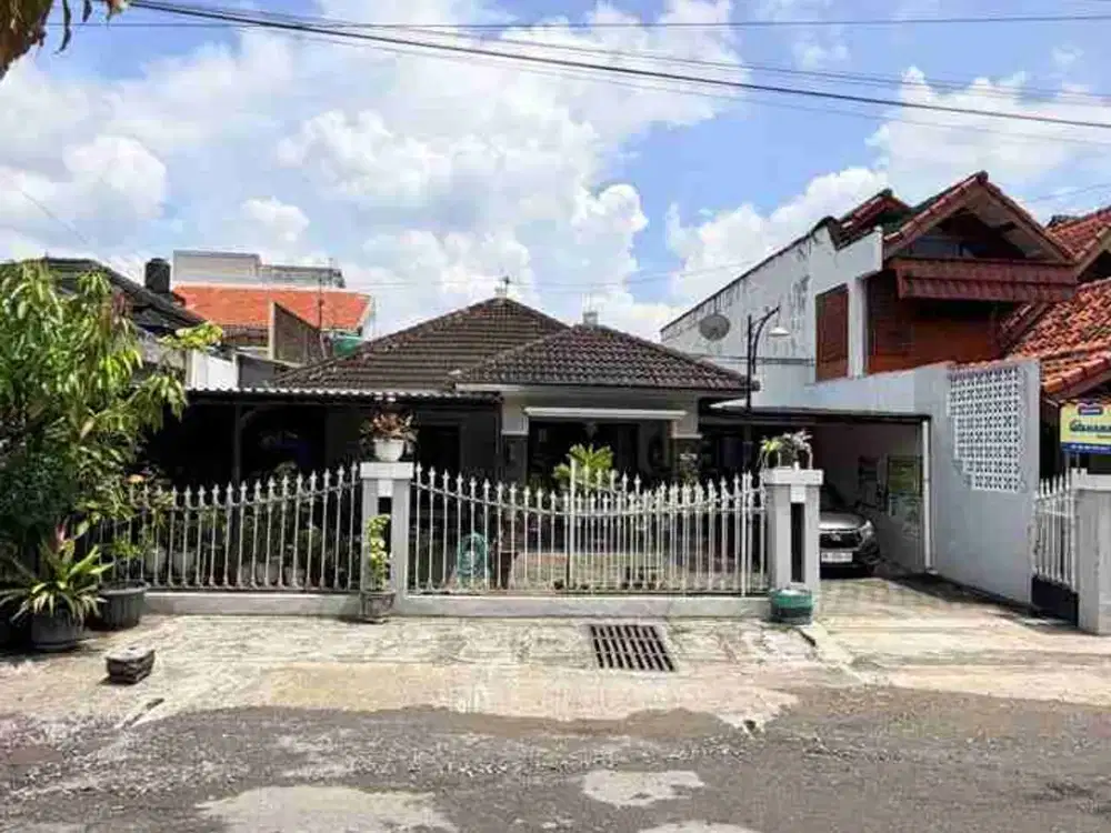 RUMAH ASRI BERSIH DENGAN TANAH LUAS DALAM RINGROAD DI DALAM PERUMAHAN NOGOTIRTO GAMPING