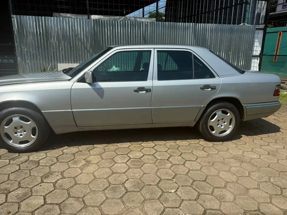 Mercedes-Benz E320 1994 Bensin