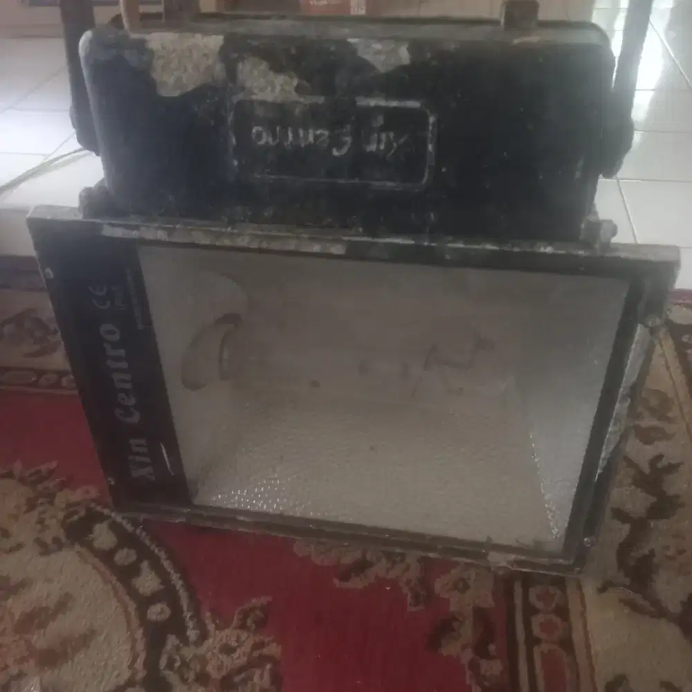 Lampu sorot Xin Centro IP 65 1000 watt