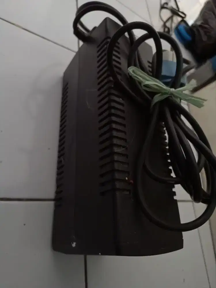 UPS APC Back up UPS 600VA