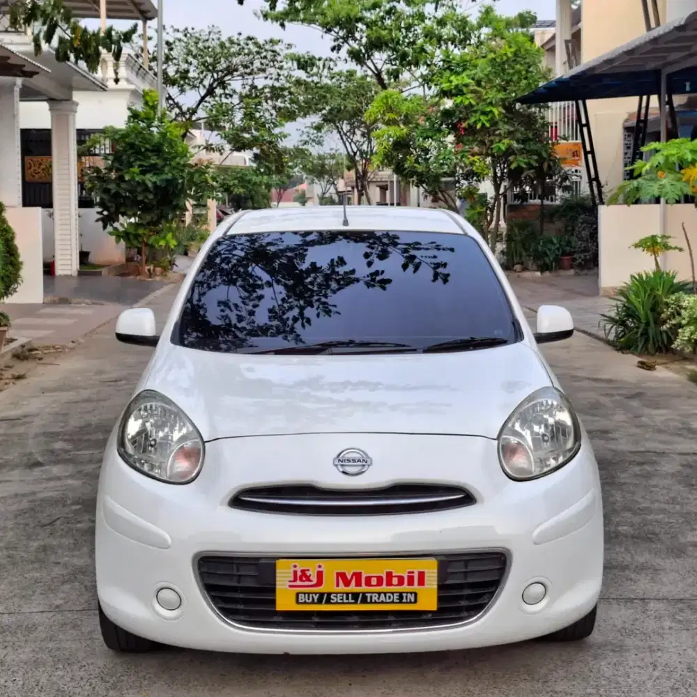 NISSAN MARCH 1.2 AUTOMATIC PUTIH MUTIARA THN 2014 NIK 2013