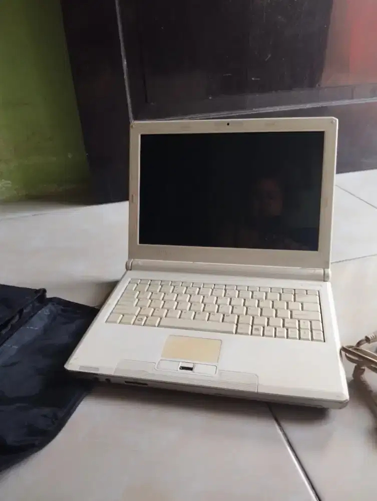 Laptop bekas merk Hasee