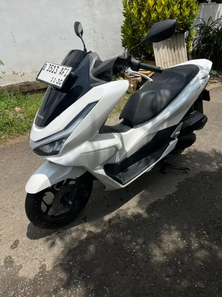 Honda PCX160cc tahun 2025 kilomter 360 perak