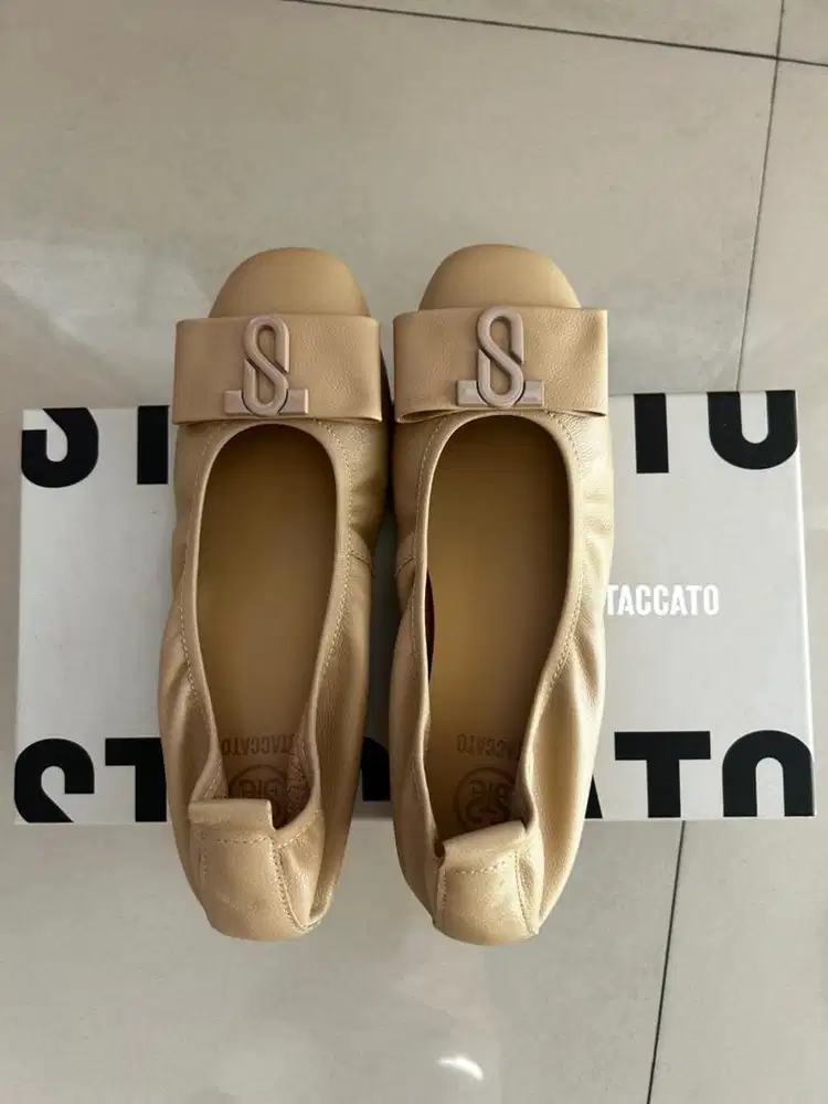 Jual sepatu staccato, ukuran 37, warna cream
