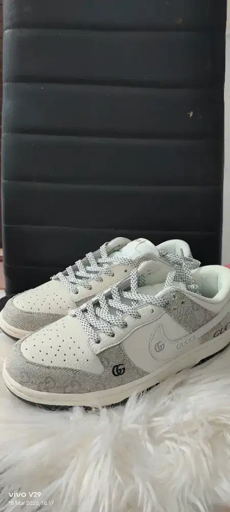 Sepatu sneakers Gucci
