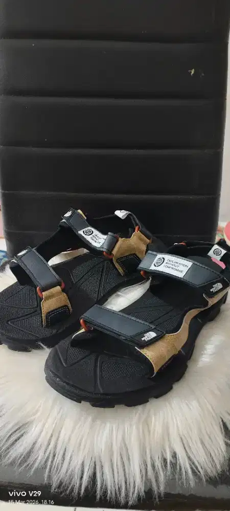Sandal Gunung North Face