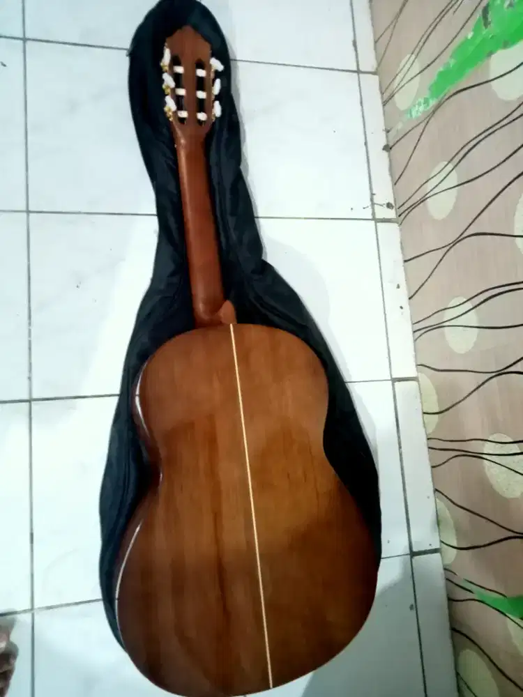 Guitar / gitar akustik yamaha c390