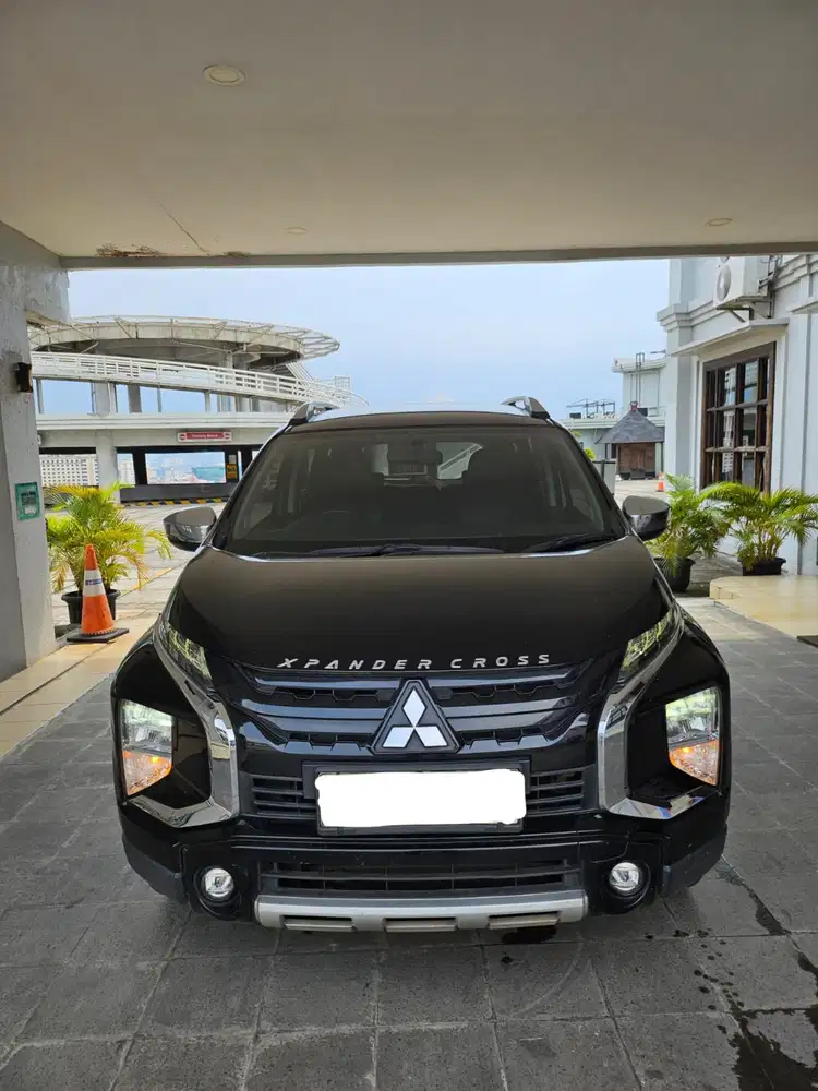 Mitsubishi Xpander Cross 1.5 matic tahun 2022 warna hitam
