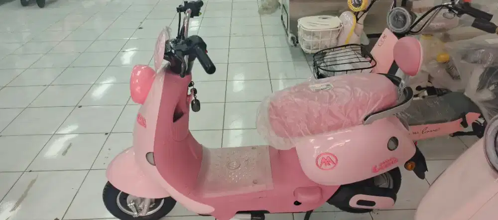 Brand terbaru di indonesia AIMA - Luna