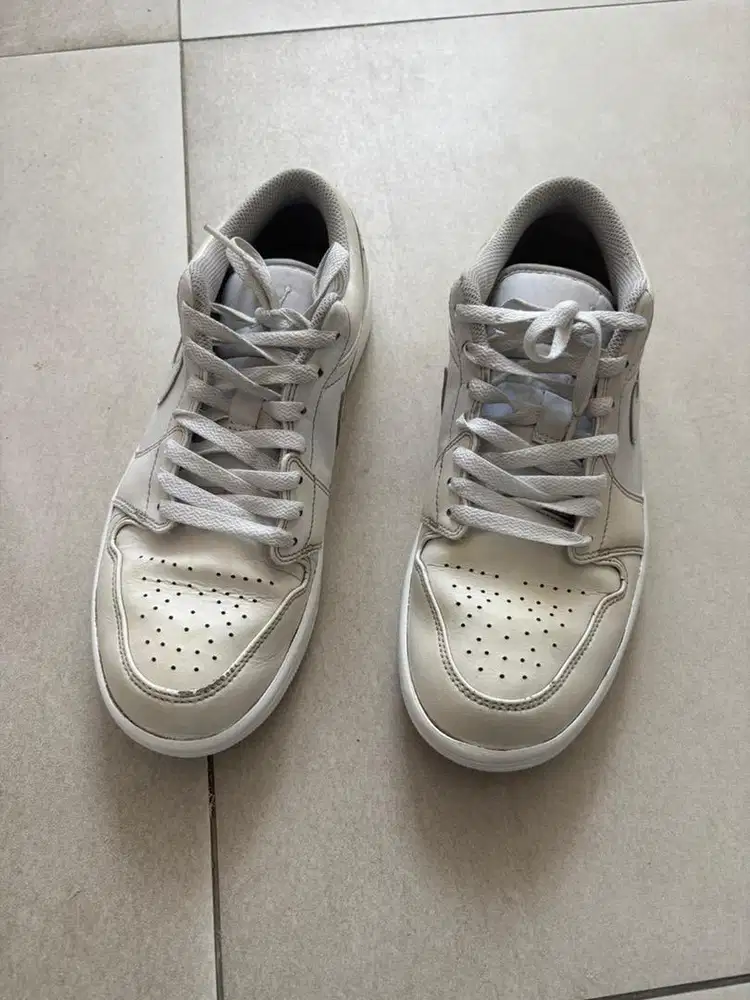 Air jordan triple white