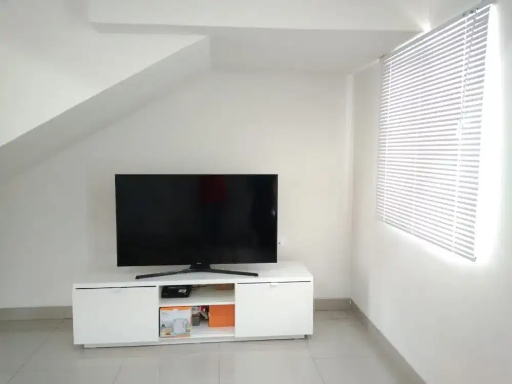 Disewakan Rumah Furnished Nyaman Asri Siap Huni Minimalis Lokasi di Summarecon Cluster Amanda Bandung