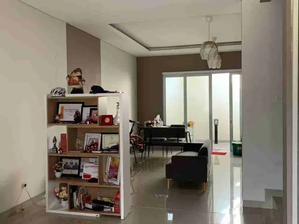 Dijual Rumah 2 Lantai Sudah Renov di Cluster Adara Harapan Indah