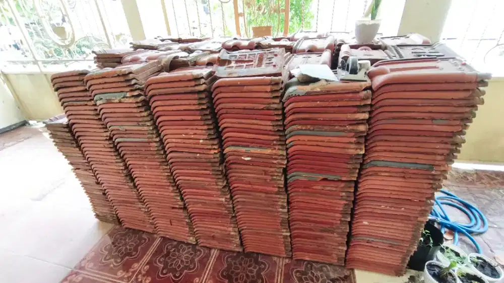 Genteng Ngelayur Bekas kondisi masih bagus SUDAH AQUAPROOF