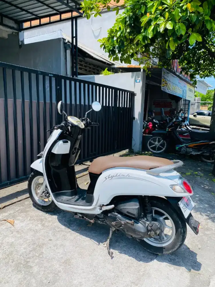 Scoopy 2018 putih Deva motor