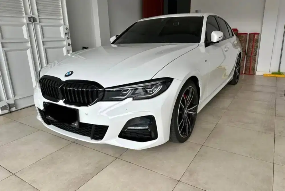 BMW 330i M Sport 
Kondisi Mulus
2022
