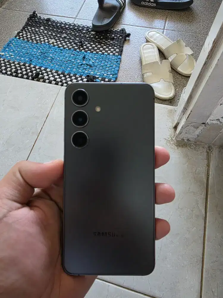 Samsung s24 8/256 like new