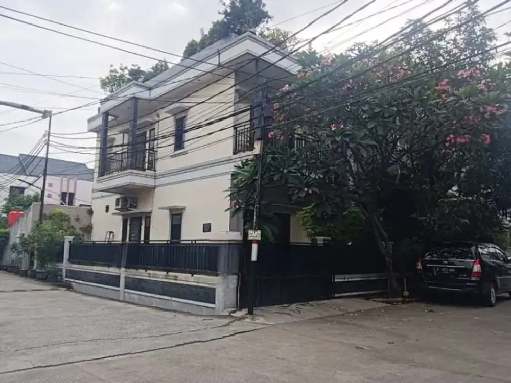 Rumah minimalis bagus Kelapa Gading BCS 161m (lebar 10m) 2,5 lantai, hadap Timur-Selatan, jalan super lebar