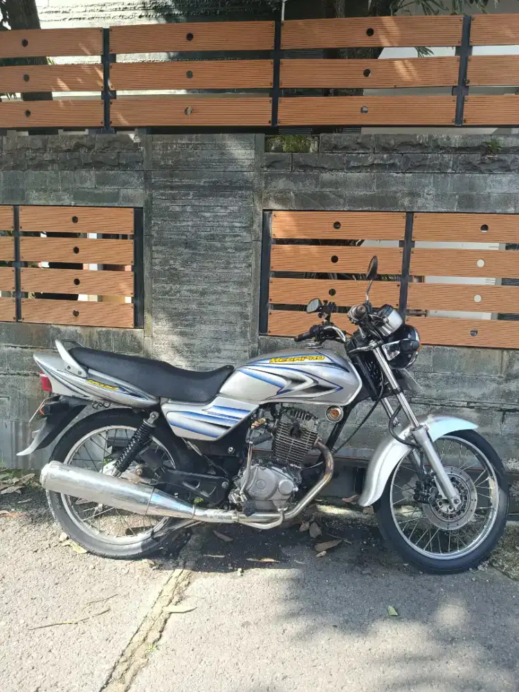 Megapro Hiu Engkel 2002