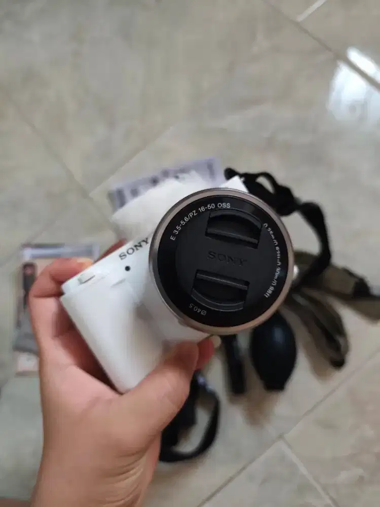 Dijual Kamera Sony ZV-E10 Lensa 16-50mm (White)