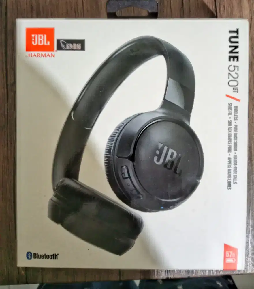 Head set merk JBL tipe JBL TUNE 520BT . Kualitas suara mantap