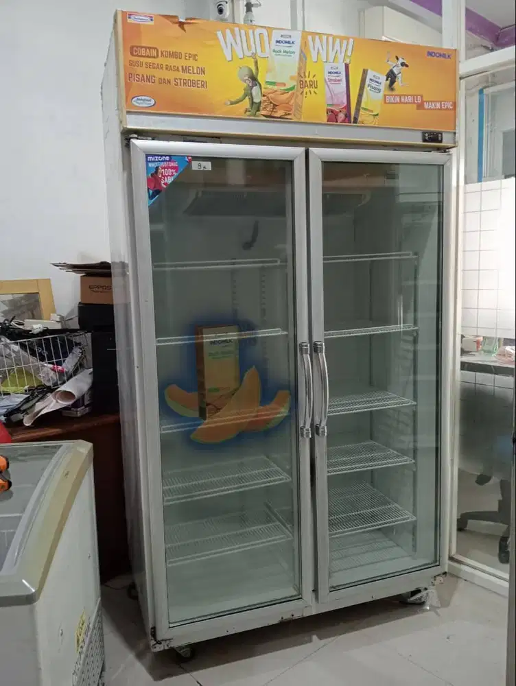 promo showcase gea 2 pintu bekas murah normal siap pakai