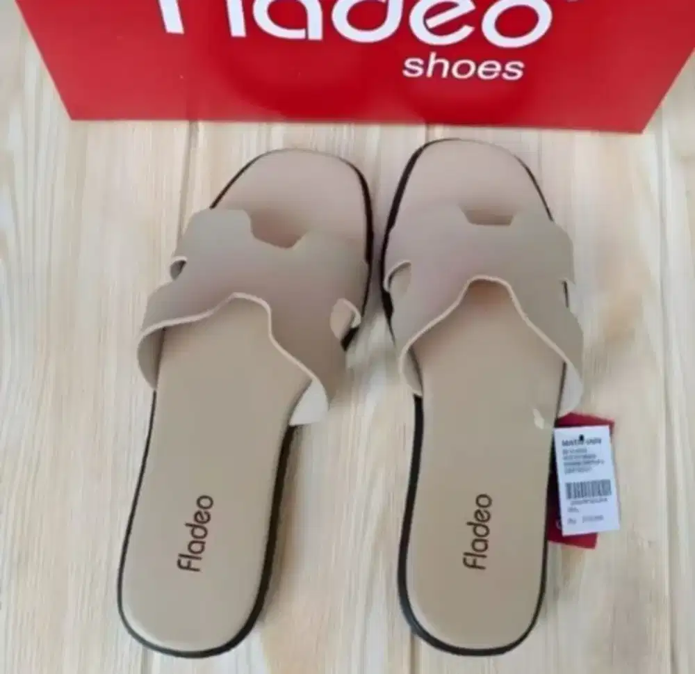SANDAL BRANDED WANITA FLAT ANTI SLIP ON