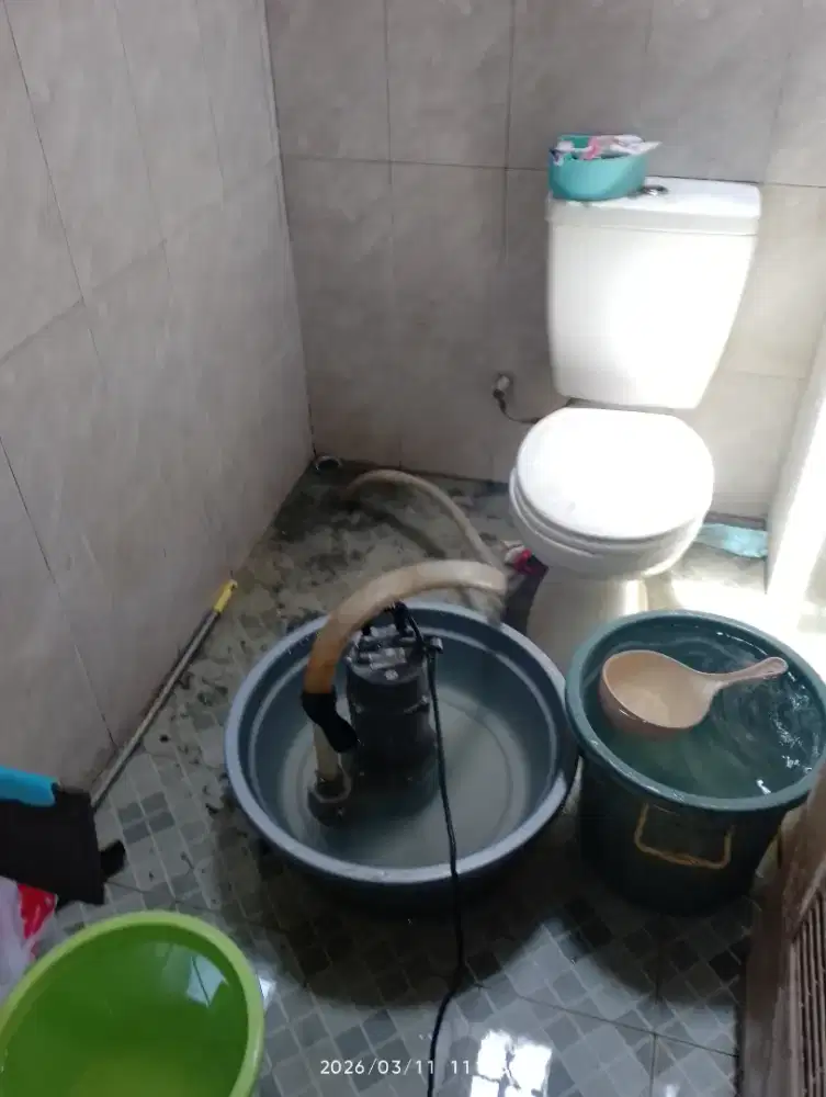 Pendoronggan kamar mandi mampet