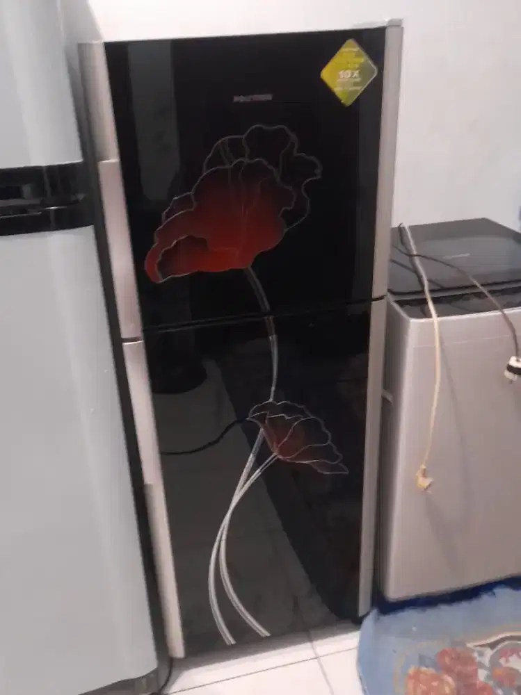 Kulkas 2 Pintu Polyrron Bellezza Hitam Bunga