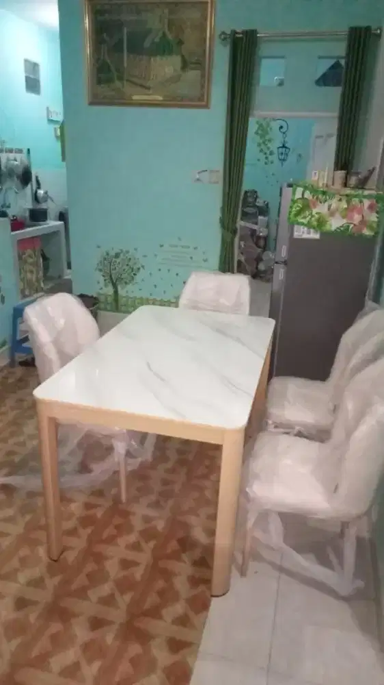 READY MEJA MAKAN KACA MARMER KOKOH 4 KURSI